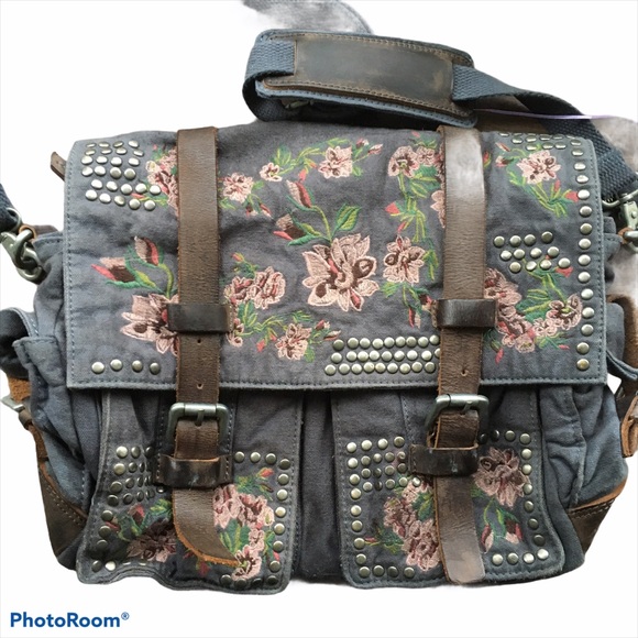 Free People Handbags - FREE PEOPLE Bed of Roses Embroidered Messenger Bag